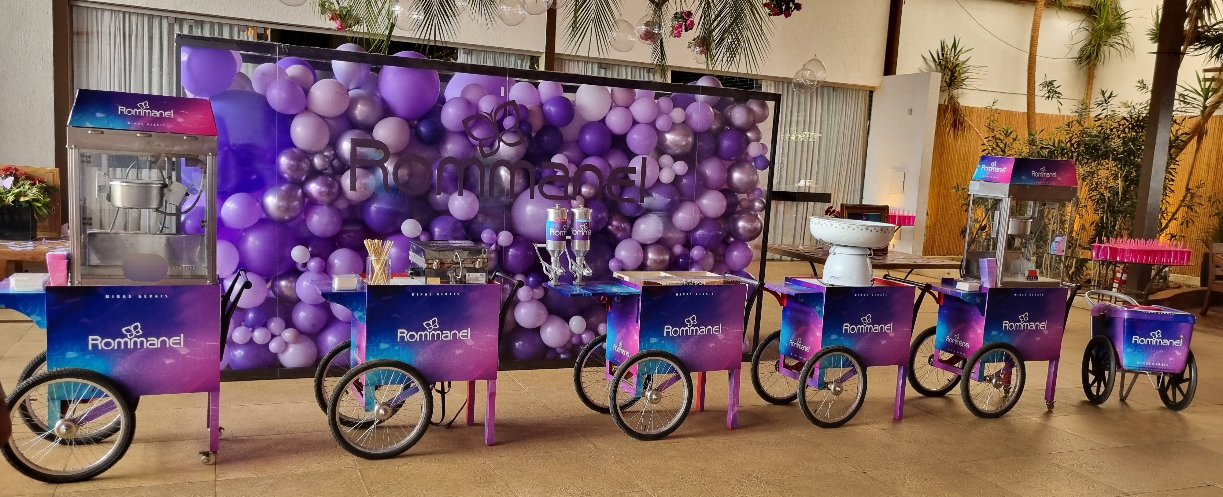 Evento da marca Romanel com diversos carrinhos